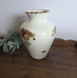 Vintage 1962 Royal Albert Bone China Old Country Roses 7" Montrose Vase